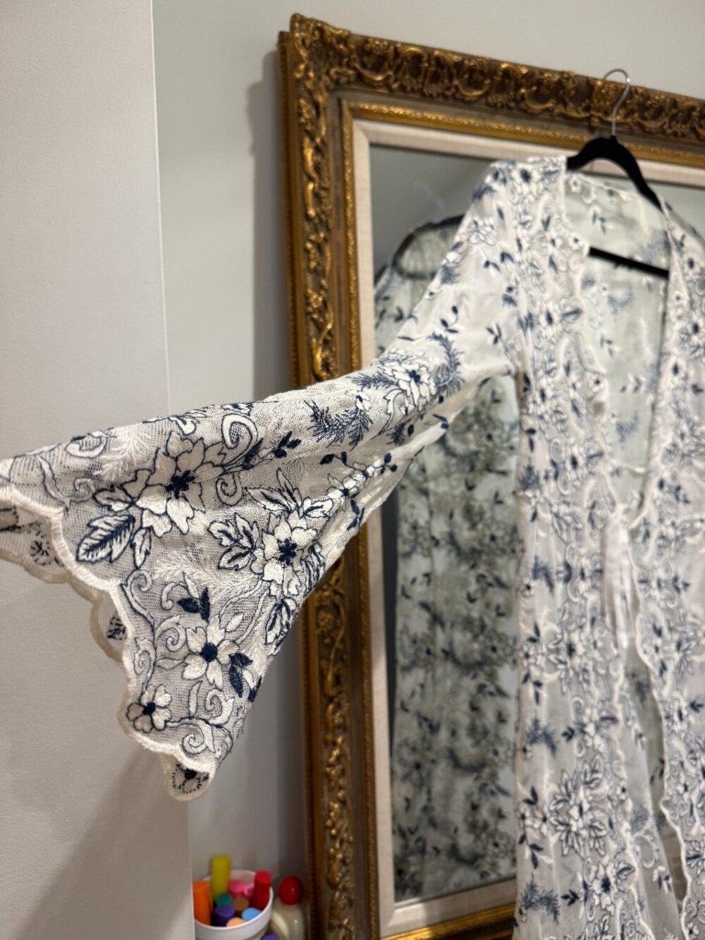 En Crème White & Navy Embroidered Sheer Lace Duster Kimono Large